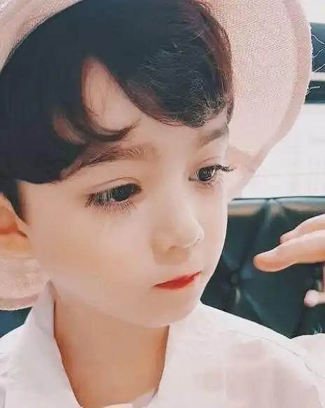 5岁混血弟弟,长睫毛深邃大眼,迷倒粉丝!见到仙女姐姐后:神基因