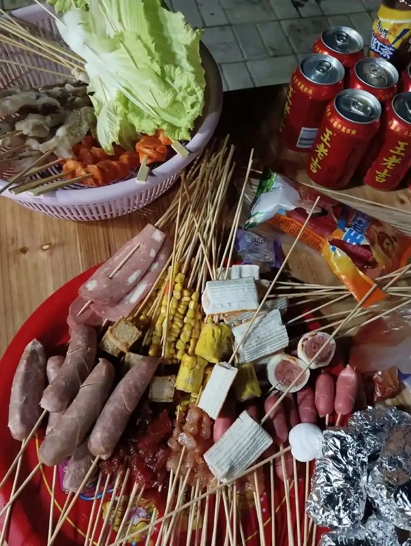 抖音图文来了 #家庭烧烤聚会 #冬天的第一顿烧烤#烧烤呀撸 - 抖音