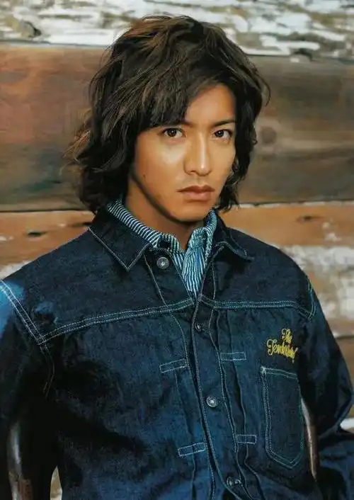 如果说中国的潮流领军人物是陈冠希的话,那么木村拓哉便是日本的潮流