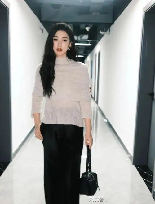 40岁的女人,真应该学习一下朱珠的"熟女风",这种风格是成熟女人的专属