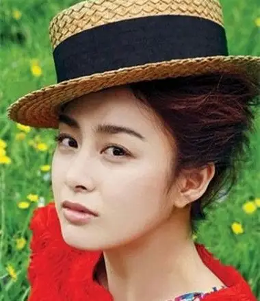 图女神金泰熙短发照欣赏董事长名副其实的千金才女