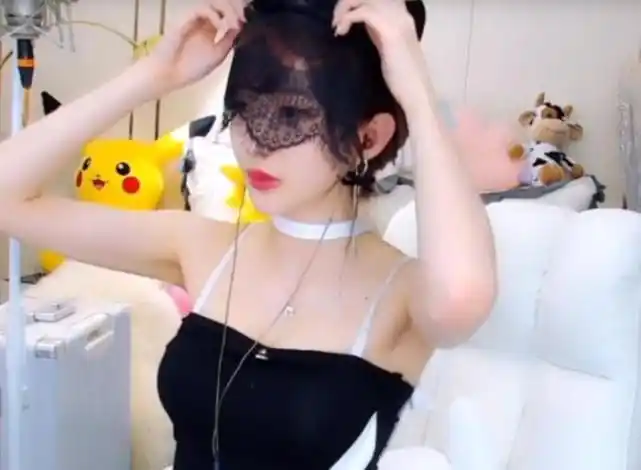 50万想约我都不行斗鱼女主播自称很矜持却遭水友反讽别闹了