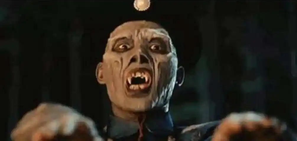 僵尸真的存在吗?工地发现明清时的古墓,衣物都未腐烂