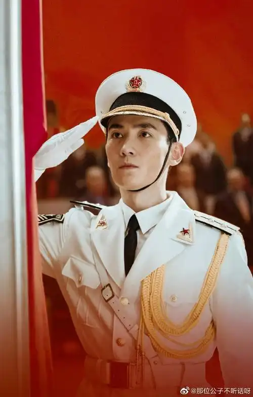 爱豆制服有多撩# 朱一龙也好适合这种正装.