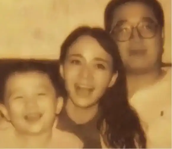 按理说六七岁的孩子,在没有什么特殊外在因素的情况下,大都属于泡在