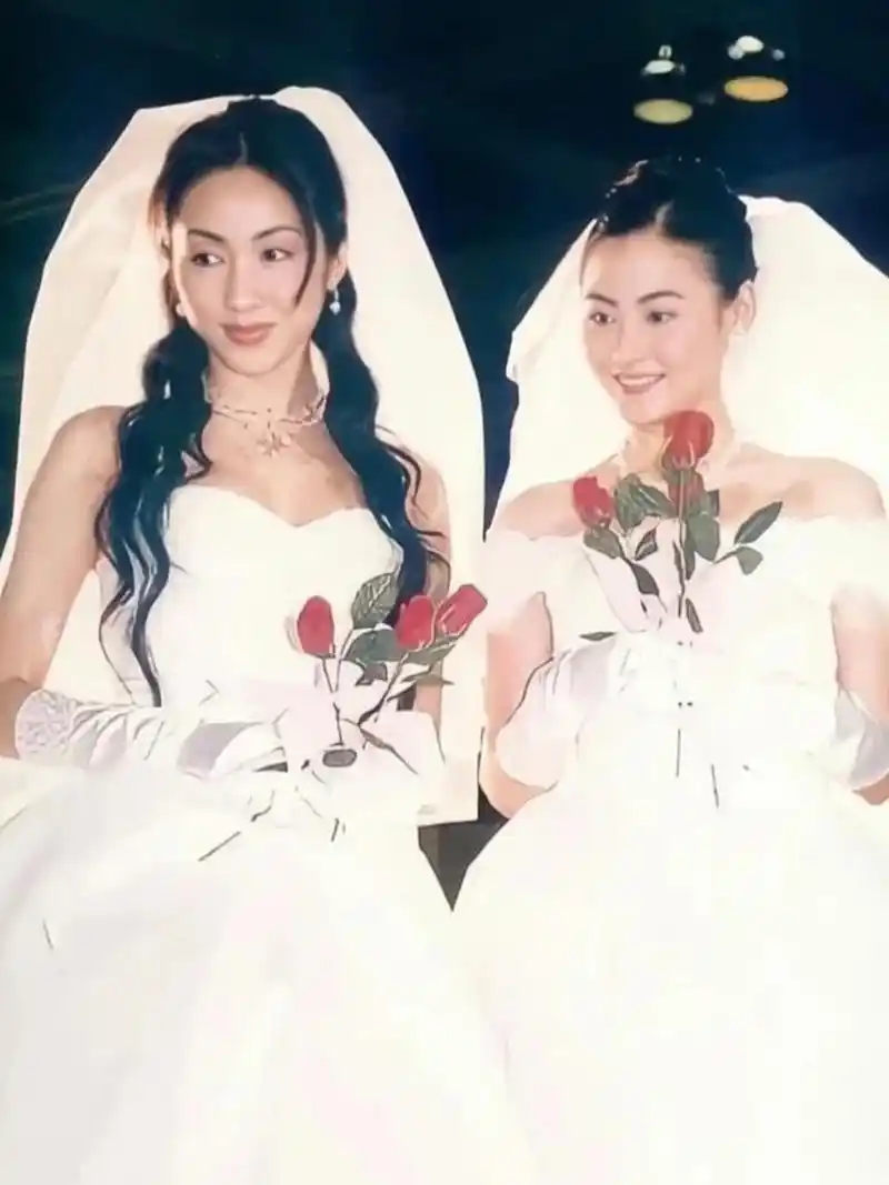 黎姿和张柏芝两大美女合影,谁更美一下就对比出来了!