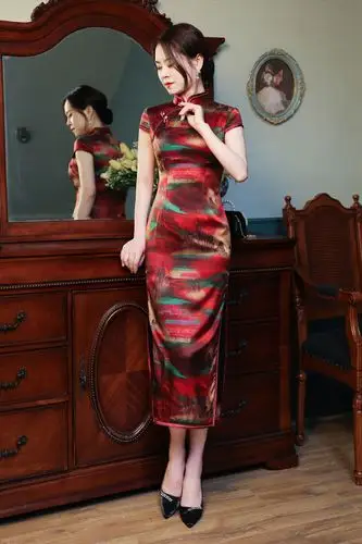 (今日7.5折)深衣霓尚真丝旗袍高端桑蚕丝年轻款走秀时尚长款红色宴会