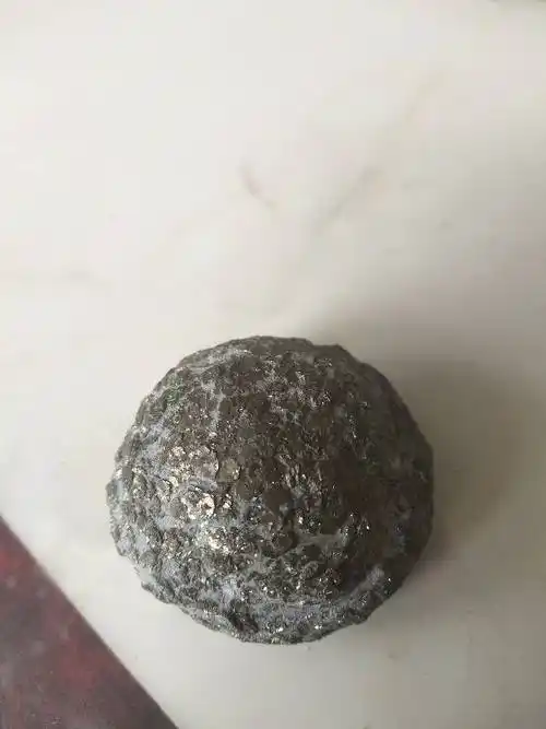 在煤矿下面石头里面找到的,银白色的,没有磁性,挺硬的,哪位大神知道是