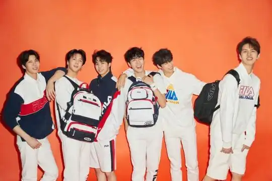 1 / 4 新浪娱乐讯 韩国男团vixx近日为代言品牌拍摄了一组最新宣传照.