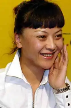 与王纳文签约文联方面一头露水忙辟谣图