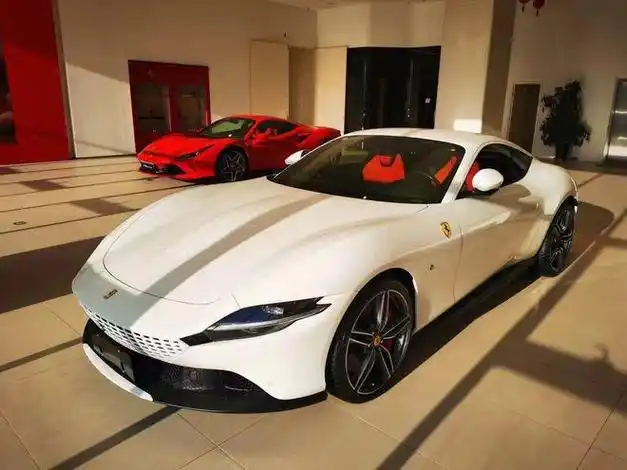 法拉利roma白色外观现车265万含豪车税