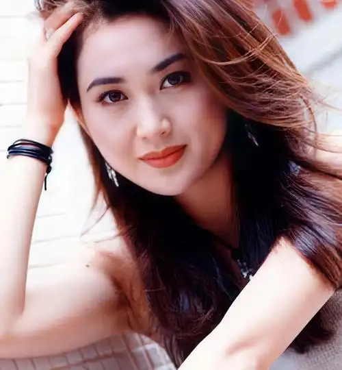 如何评价温碧霞的长相