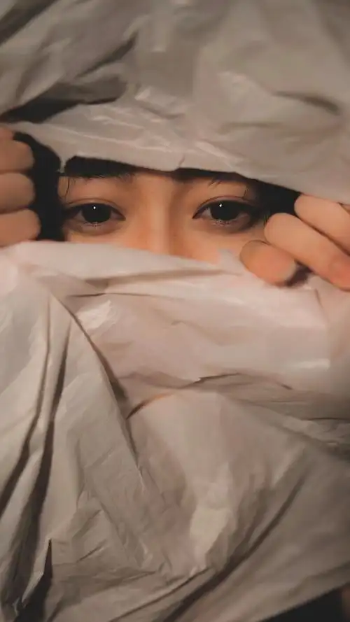 绝望至极的眼睛如同深井一般空洞