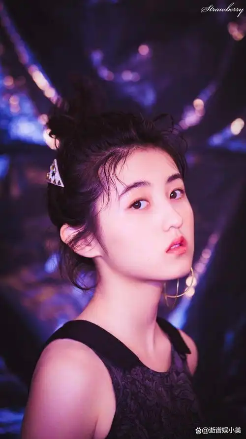 这位00后女星从童星出道,再到如今炙手可热的当红女星,真是红得发紫!