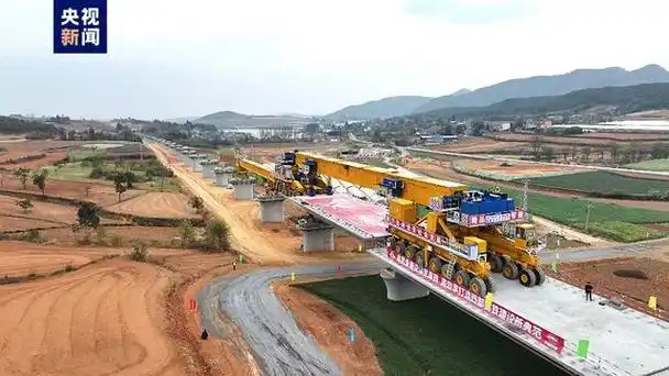 渝昆高铁云南段首榀箱梁顺利架设