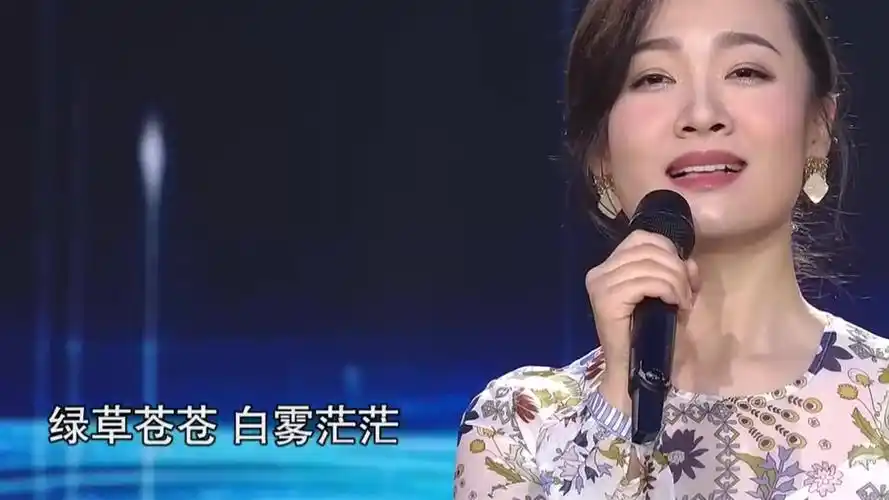 杨燕婷传唱在水一方嗓音甘甜缭绕十分耐听