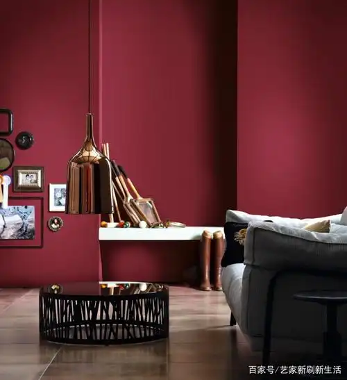 希望墙面展现出喜庆,张力,热情奔放的感觉,红色乳胶漆是不错的选择