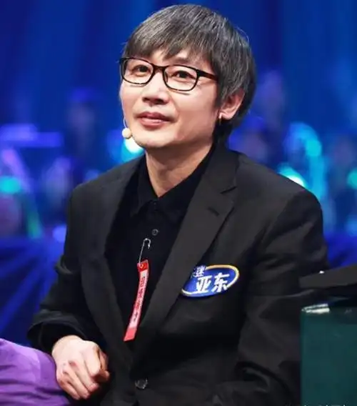 他娶过窦颖,爱过徐静蕾,高圆圆,恋上瞿颖,今55岁孤单