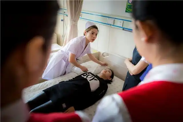 深航火红空姐温暖白衣天使