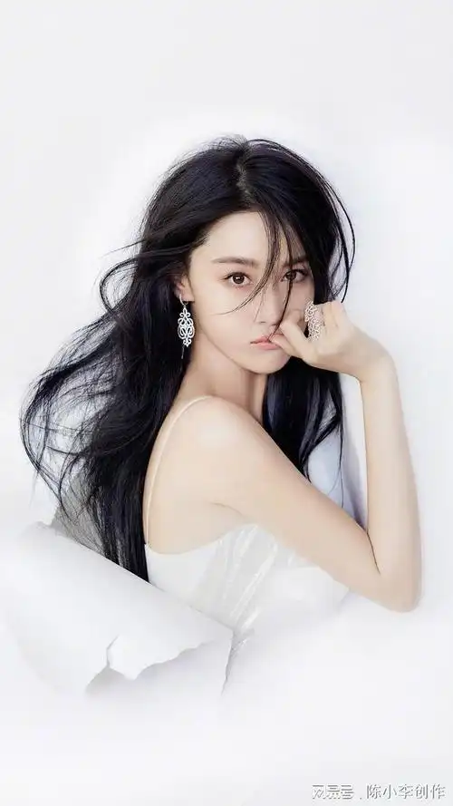 性感女神张馨予迷人写真气质优雅丰满性感风情万种