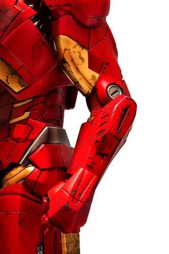 躯干也有着同样的外形,但是mark9胯部的护甲还是使用了权限的设计