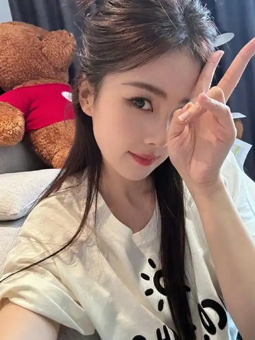 白鹿晒素颜自拍照##白鹿晒日常照