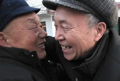 一个拥抱,等了近半个世纪