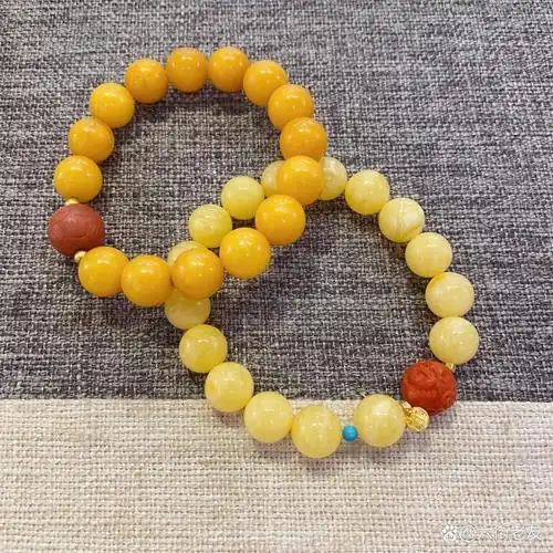 蜜蜡的盘玩感觉和星月有的一拼,前后对比真的太有成就感了