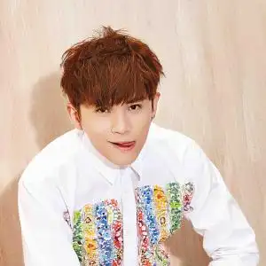 热度: 6万 地区: 大陆 生日: 1987-06-17 (双子座) 简介: 王野,汉语