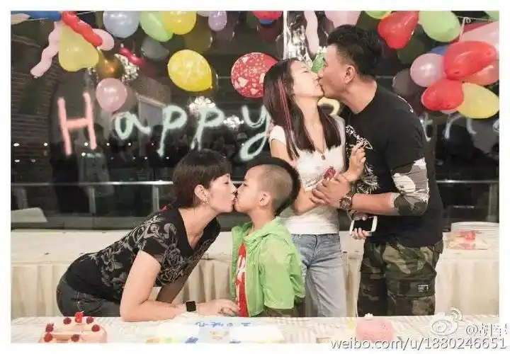 杨幂女儿和爸爸亲嘴黄磊给5岁女儿洗澡张亮一句话打脸所有人