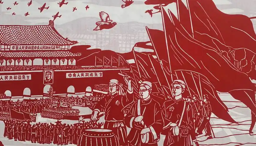 建国70年来,中国发生了翻天覆地的变化,用传统剪纸的手法,剪刻了中华