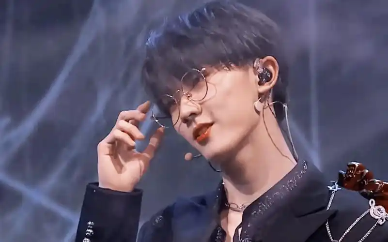 时代少年团马嘉祺马哥戴眼镜真的太好看了马哥鲨我啊啊啊啊啊