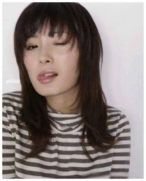 原创17岁杨幂与49岁成龙亲密照曝光疑云瞬消整容传闻破解