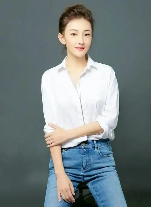 牛莉高清美艳写真,魅力可人!