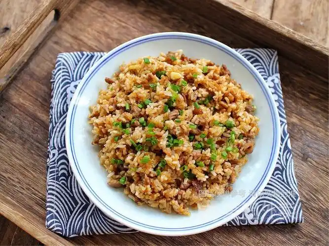 青椒肉沫鸡蛋炒饭图片