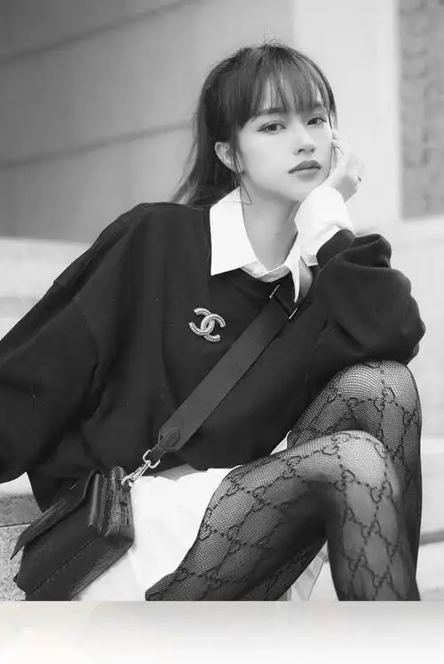 渐变色丝袜黑丝袜子ins夏季薄款女网红流行渔网暴击袜连体裤b字母黑色