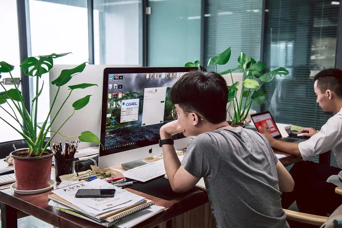 设计师们的工作照