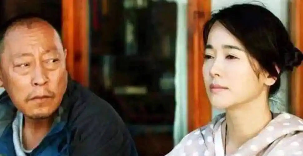 原创原创倪大红结婚28年原来娶了倪萍的亲妹妹同框照片像父女恋