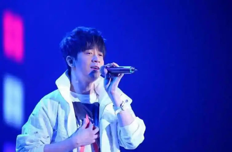 曾多次被质疑性取向,今大方公布恋情,50的光良要结婚了?