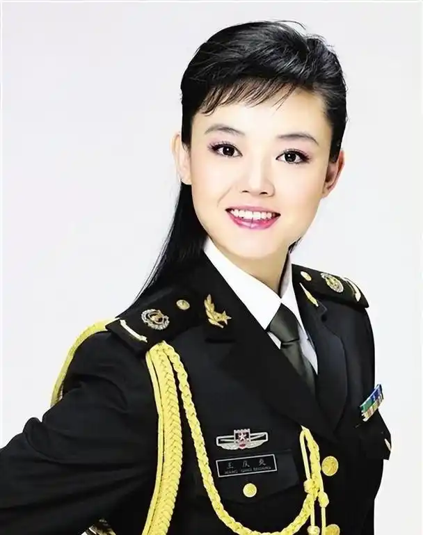 军旅女歌手:飒爽豪迈,唱出清爽!