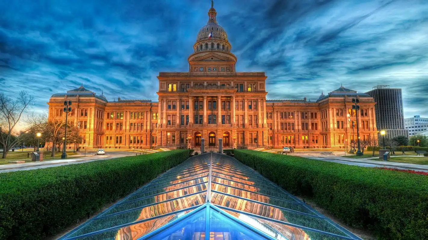 城市建筑,高楼大厦,蓝色的背景,非常的好看,如果你喜欢这些壁纸,那就