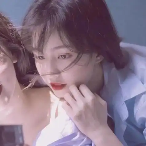 港风闺蜜头像:今天最好别总说来日方长