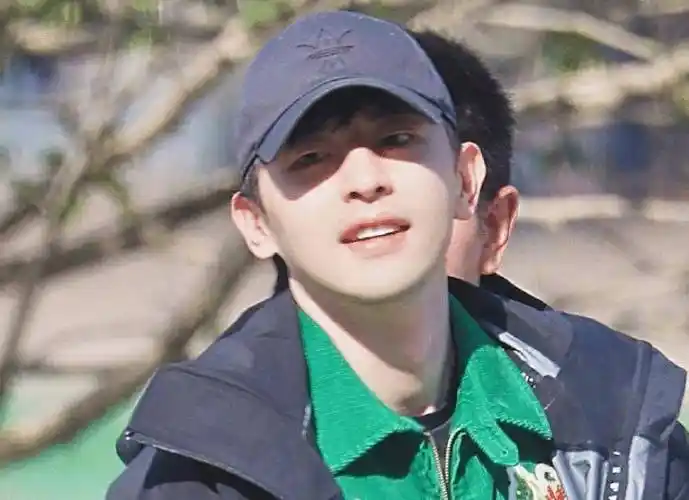 原创原创极限挑战7路透邓伦素颜出镜太惊艳但身材比例翻车了