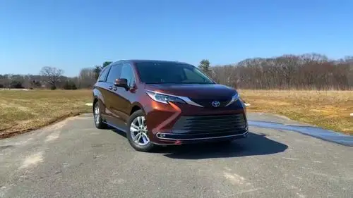 2021款丰田塞纳混动版坐进后排才知道有多霸气