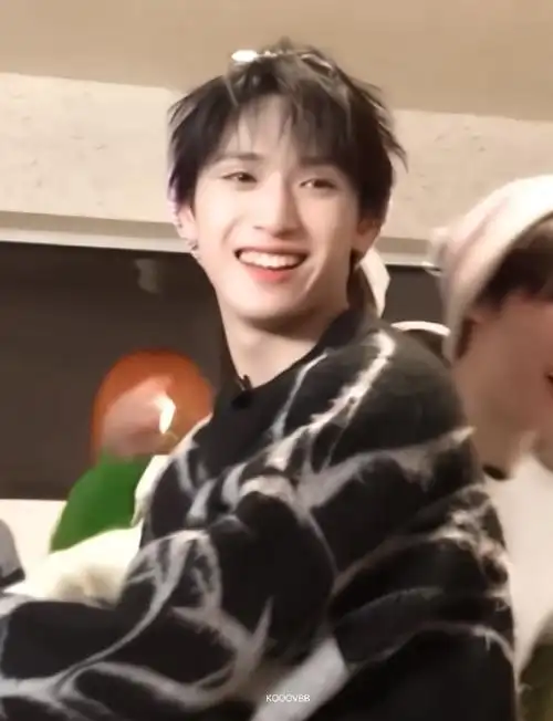 一些萌掉07的可爱瞬间!96 笑起来就是太阳花#严浩翔