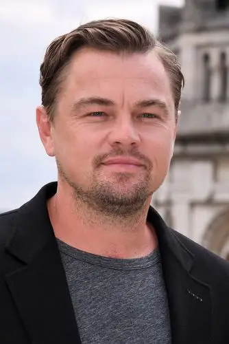 44岁小李子与嫩模女友约会!皮松肉懈!秒变中年油腻大叔! _莱昂纳多