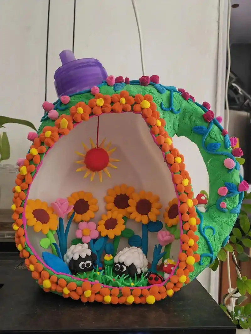 幼儿园手工#废品利用#洗衣液瓶子改造#粘土两只小羊#谢谢小