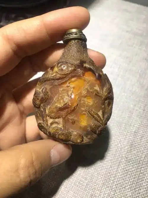 清代老琥珀蜜蜡鼻烟壶