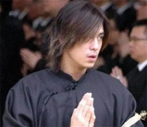 陈启礼就是竹联帮的帮主,刘焕荣作为这个帮的头号杀手,手段极其残忍