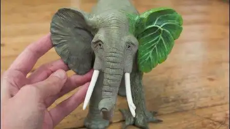 软陶泥做的仿真大象, 细节处理的很好, 看了之后手痒了